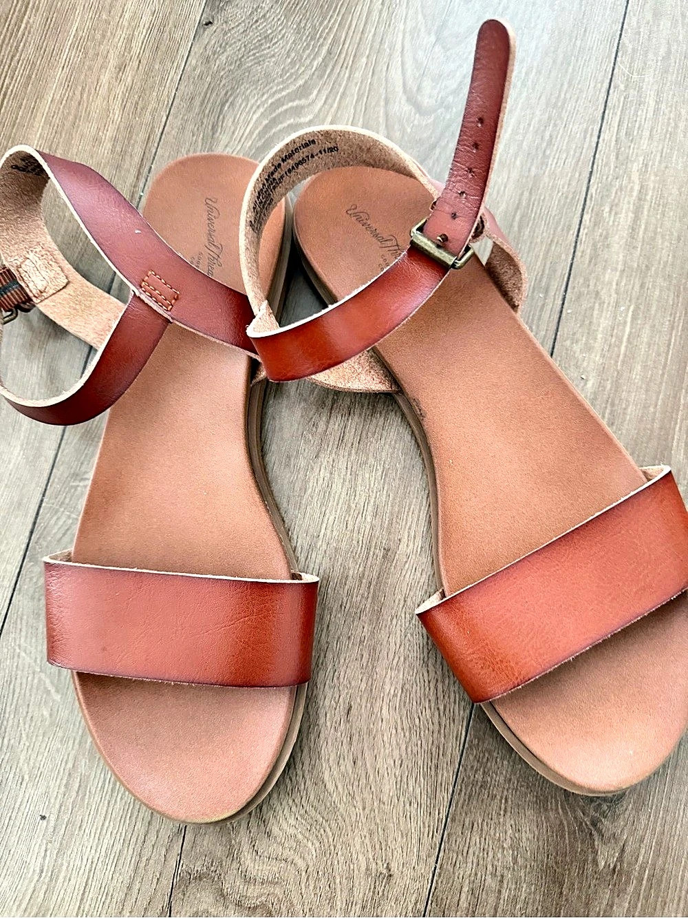 Universal thread Women's Brown Buckle Sandals size 9